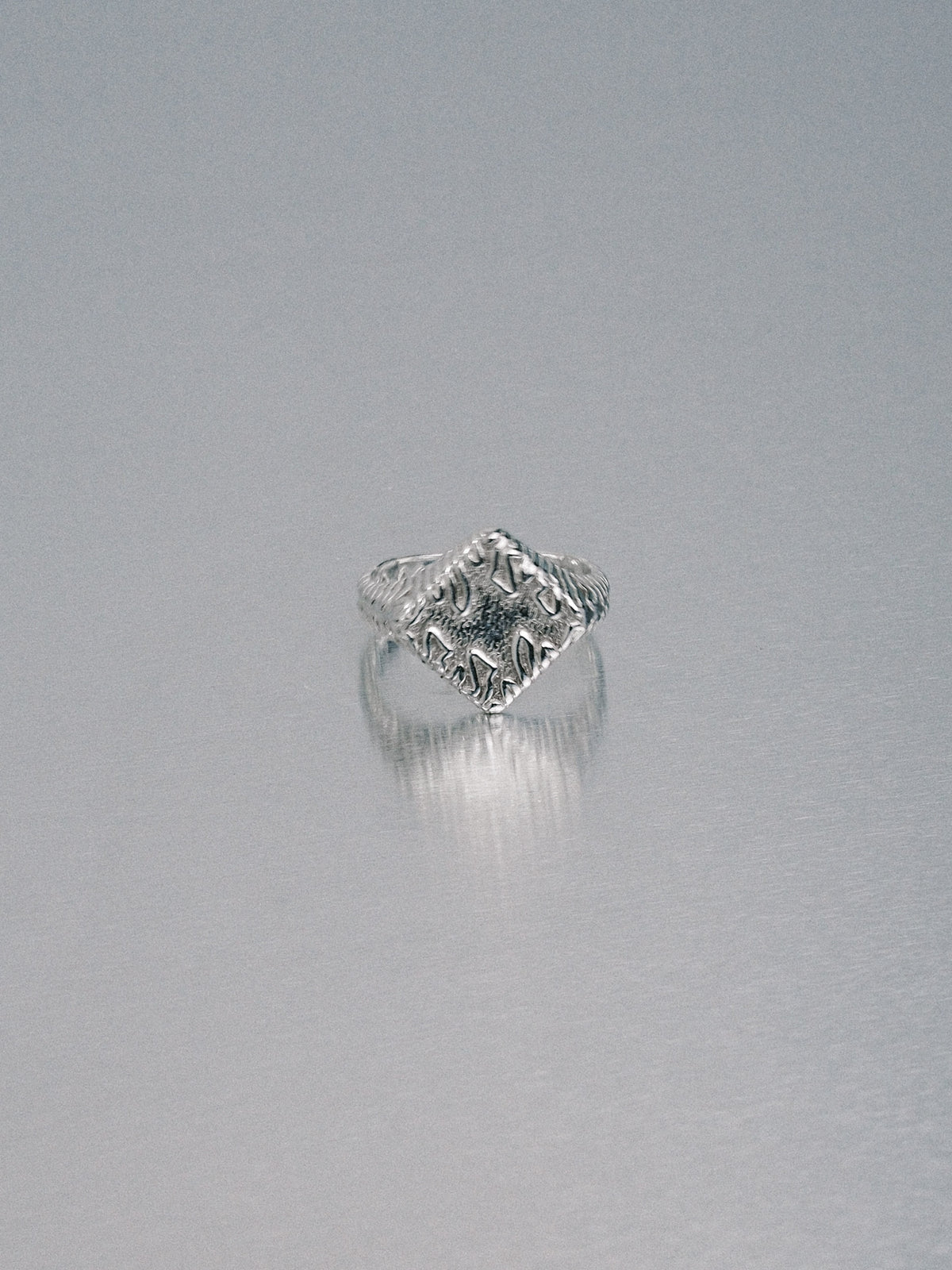 Biomorphic Diamond Signet, 925 silver