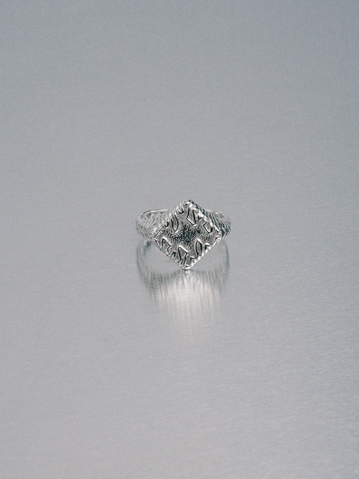 Biomorphic Diamond Signet, 925 silver