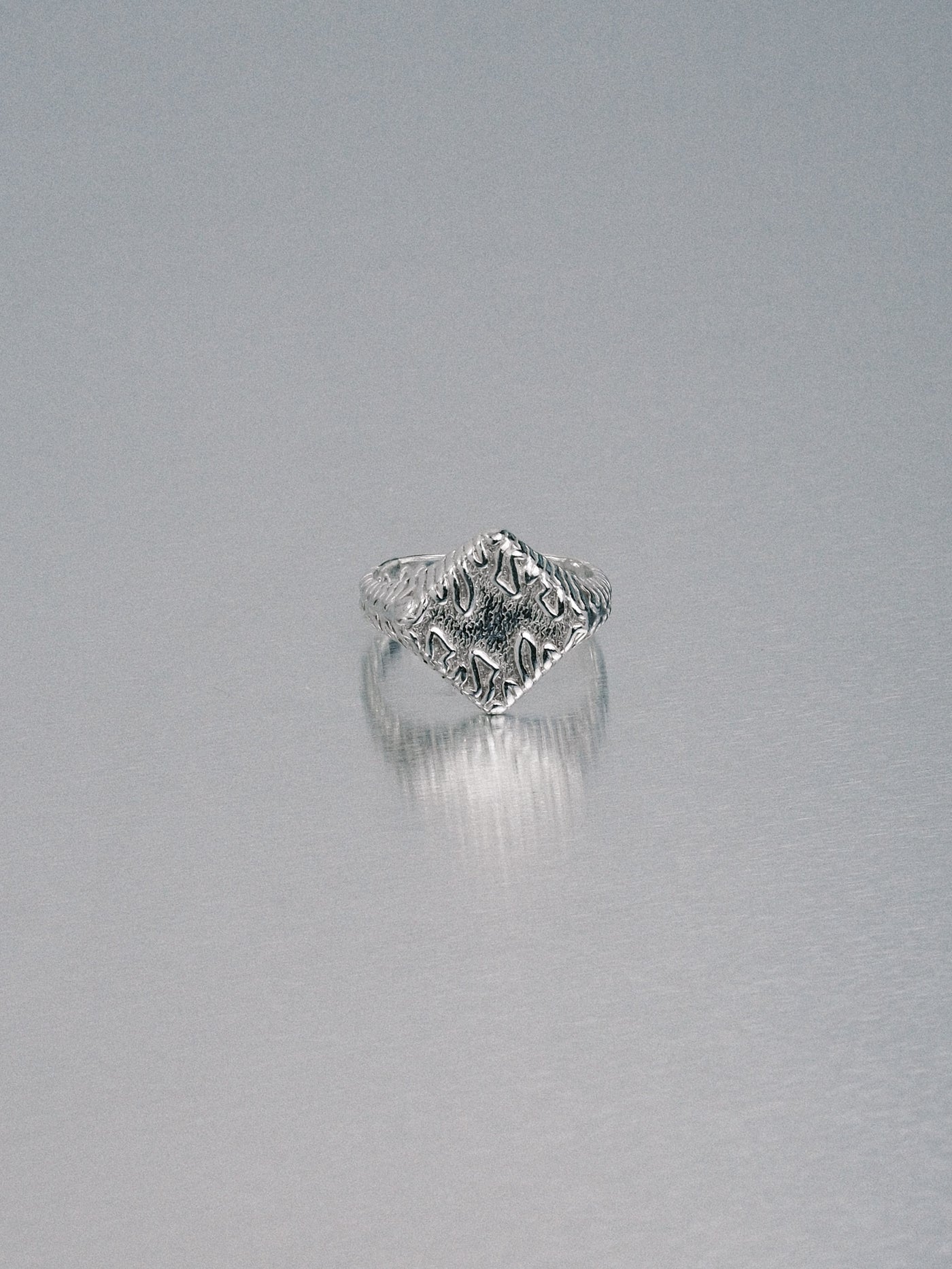 Biomorphic Diamond Signet, 925 silver
