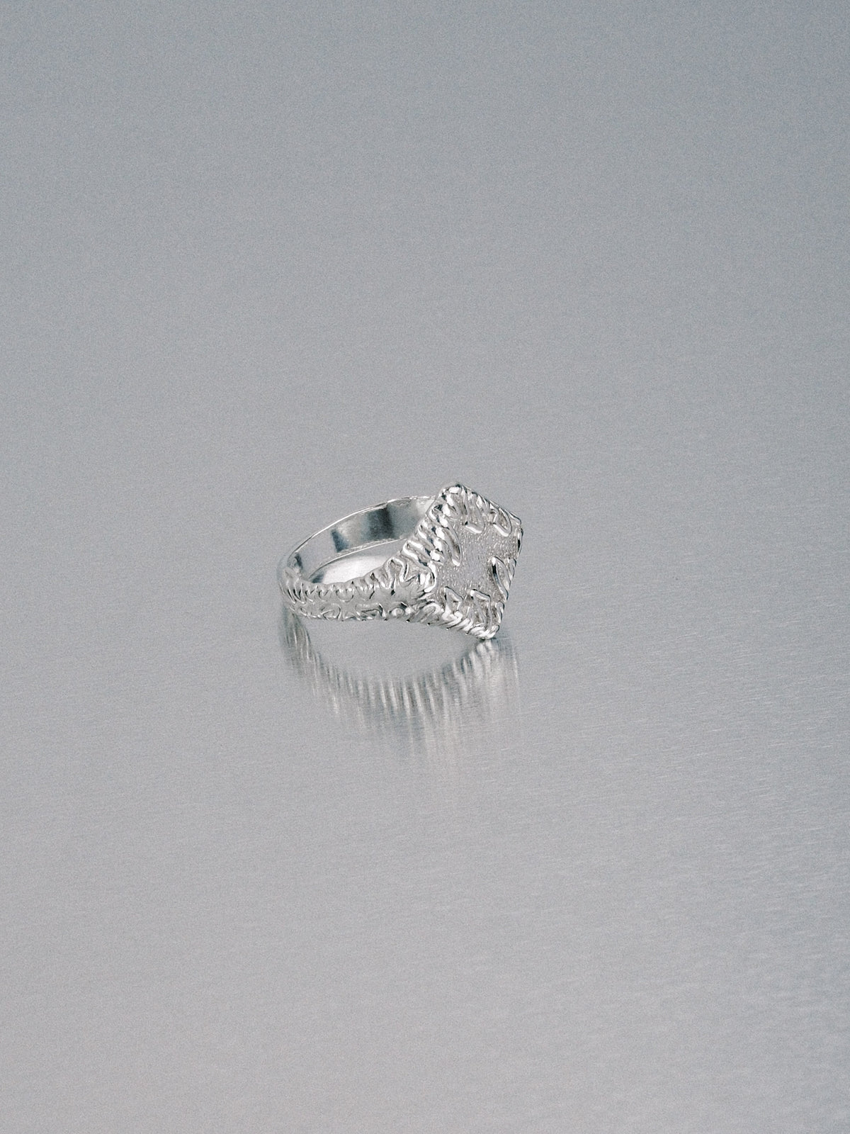 Biomorphic Diamond Signet, 925 silver