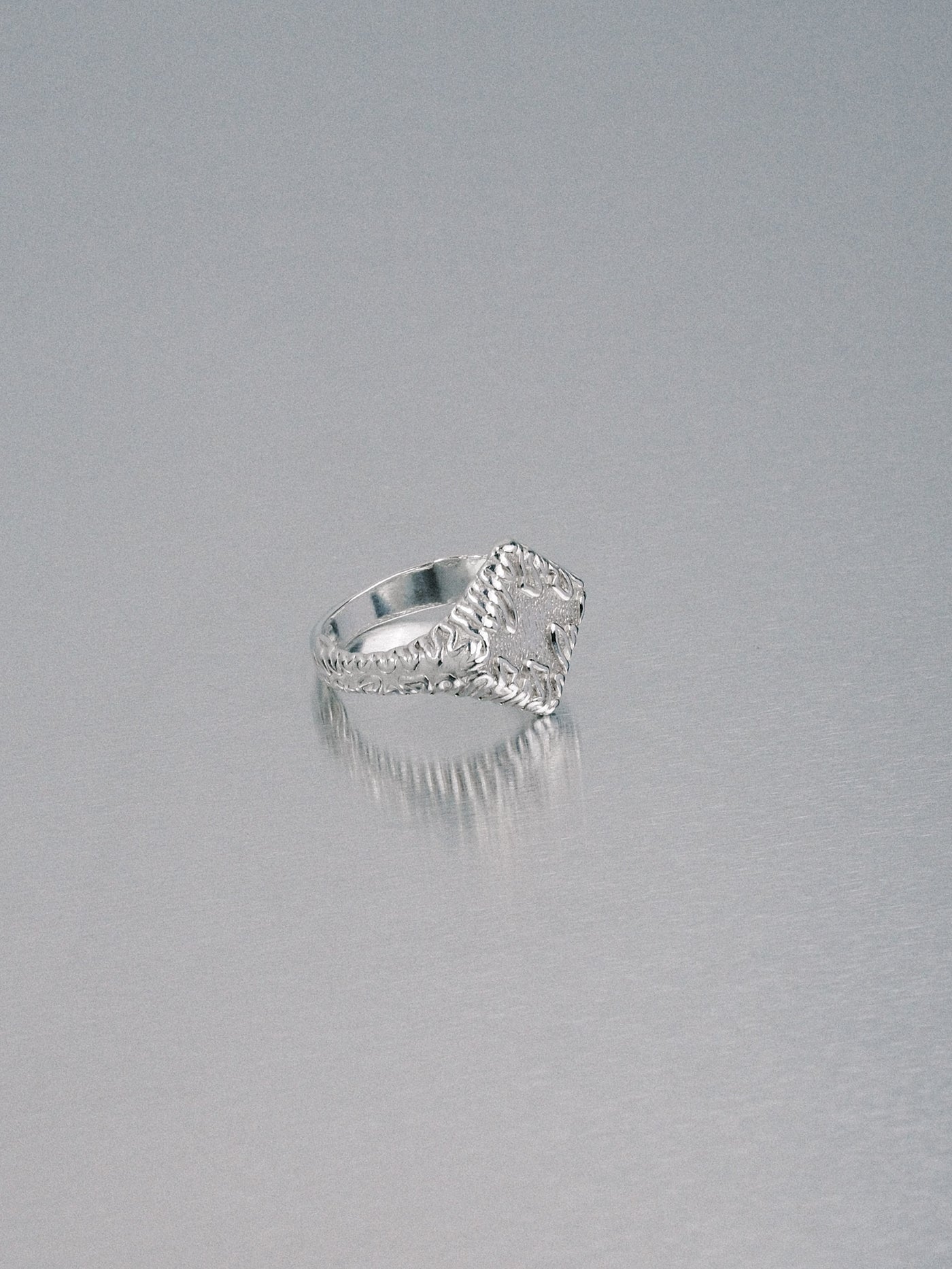 Biomorphic Diamond Signet, 925 silver